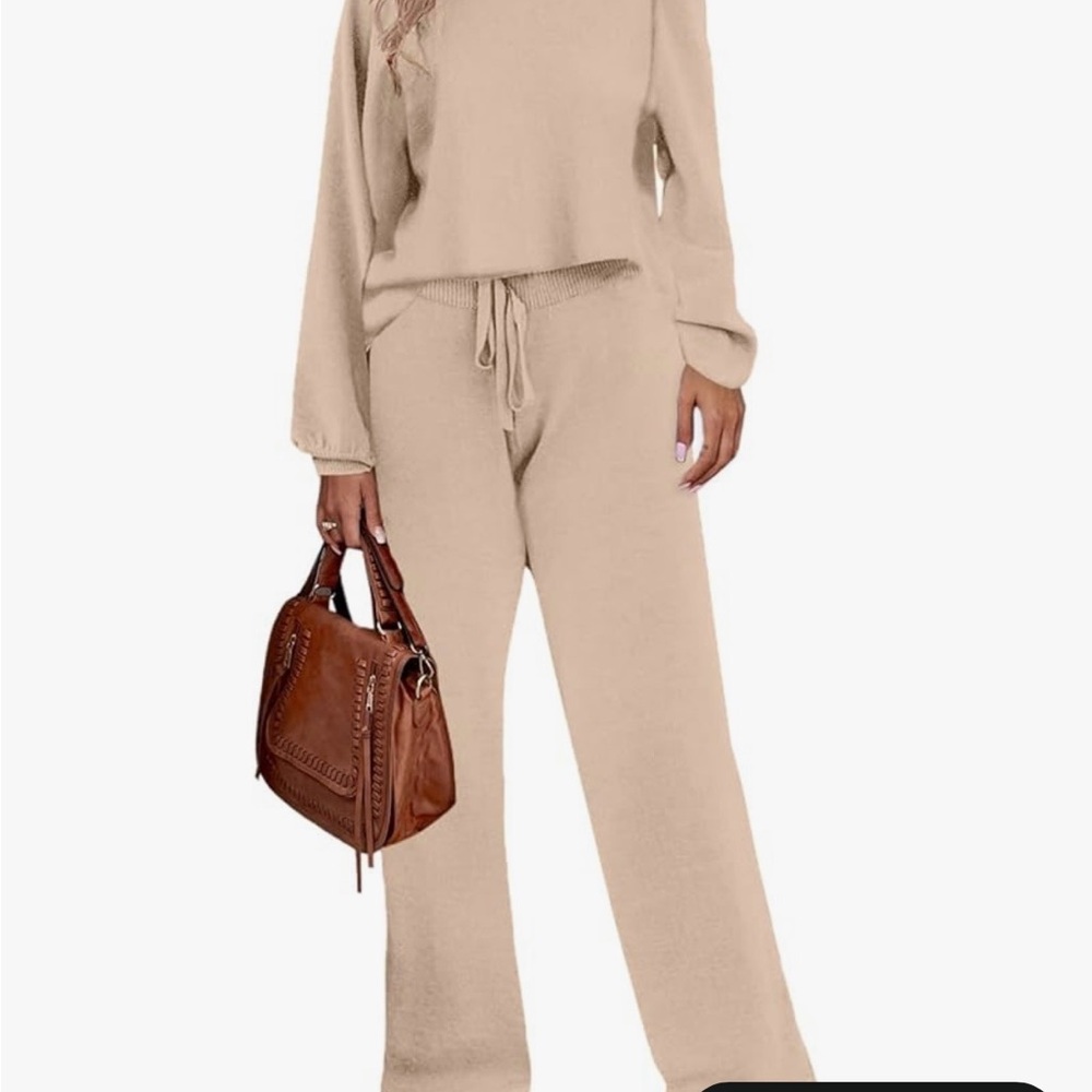 NWT Women's casual knit Jogger Matching Set in Beige. EKR